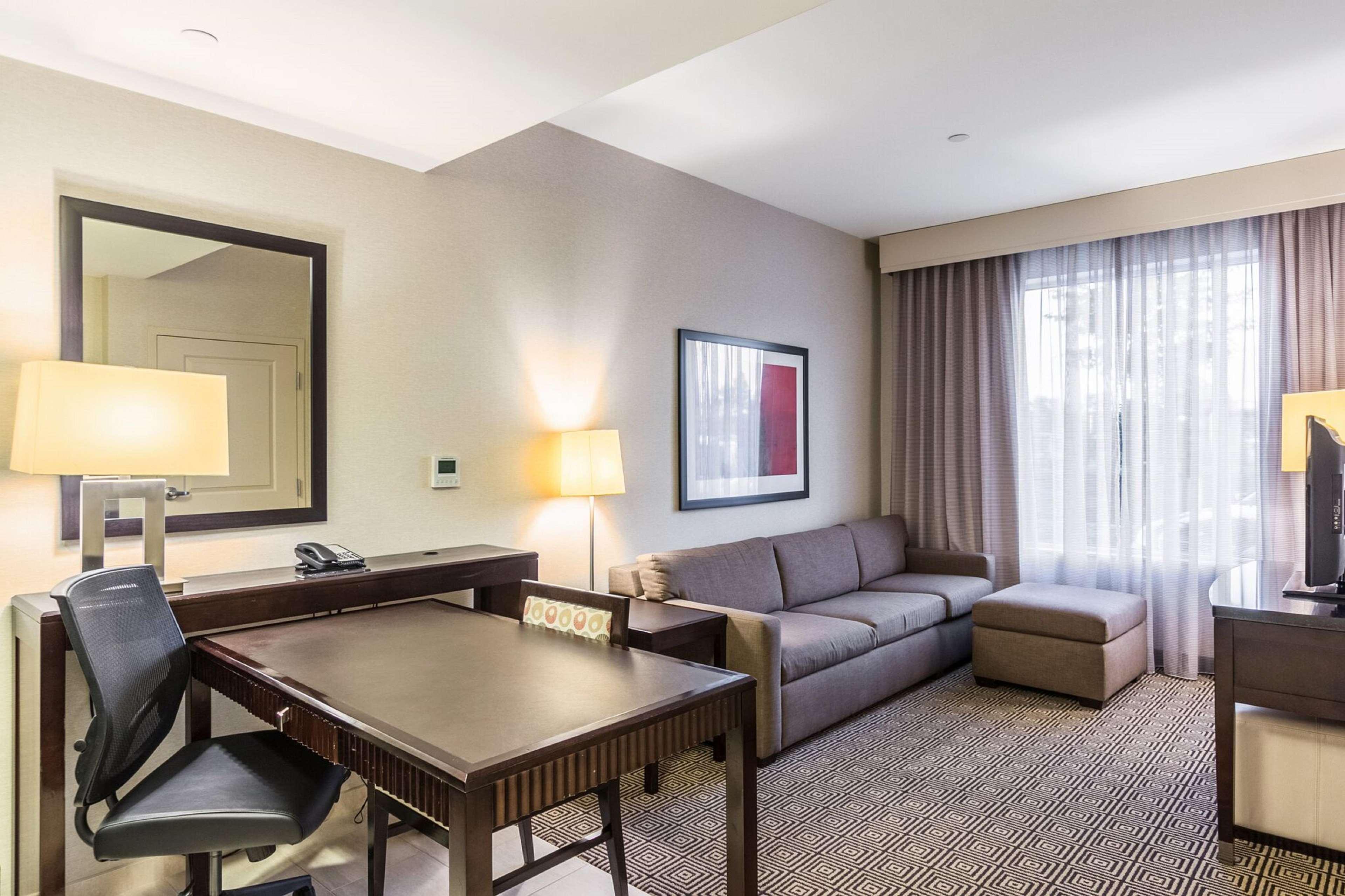 Embassy Suites By Hilton Newark Airport Elizabeth Luaran gambar