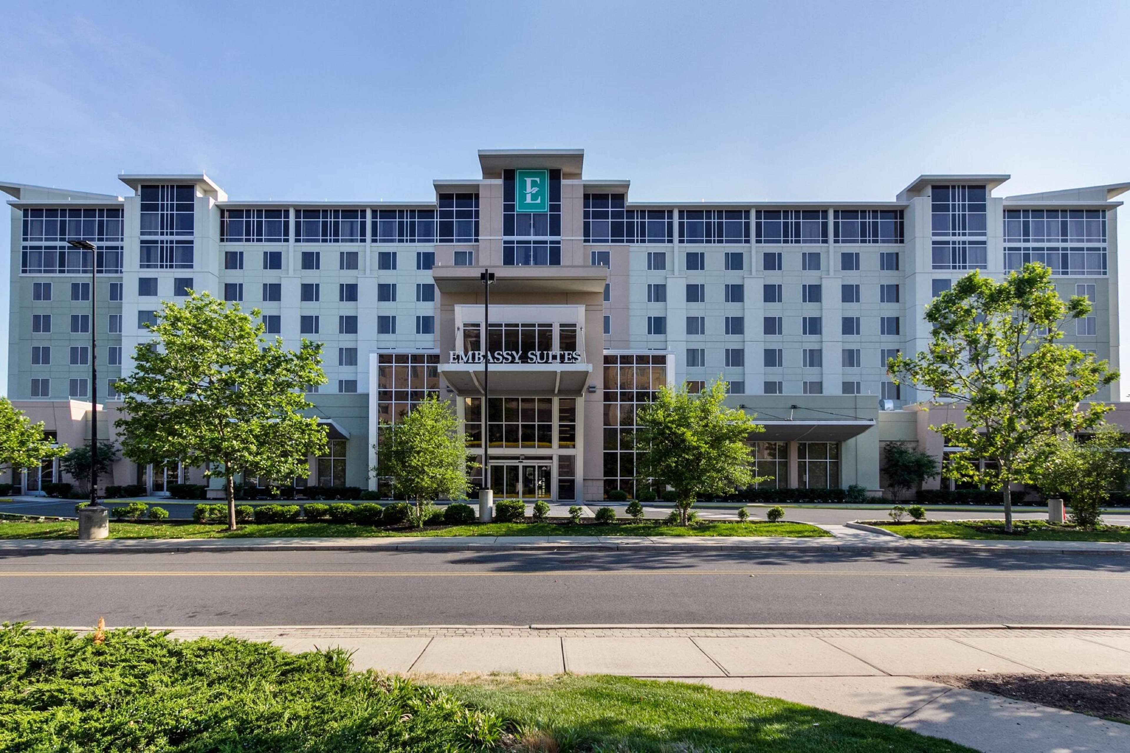 Embassy Suites By Hilton Newark Airport Elizabeth Luaran gambar