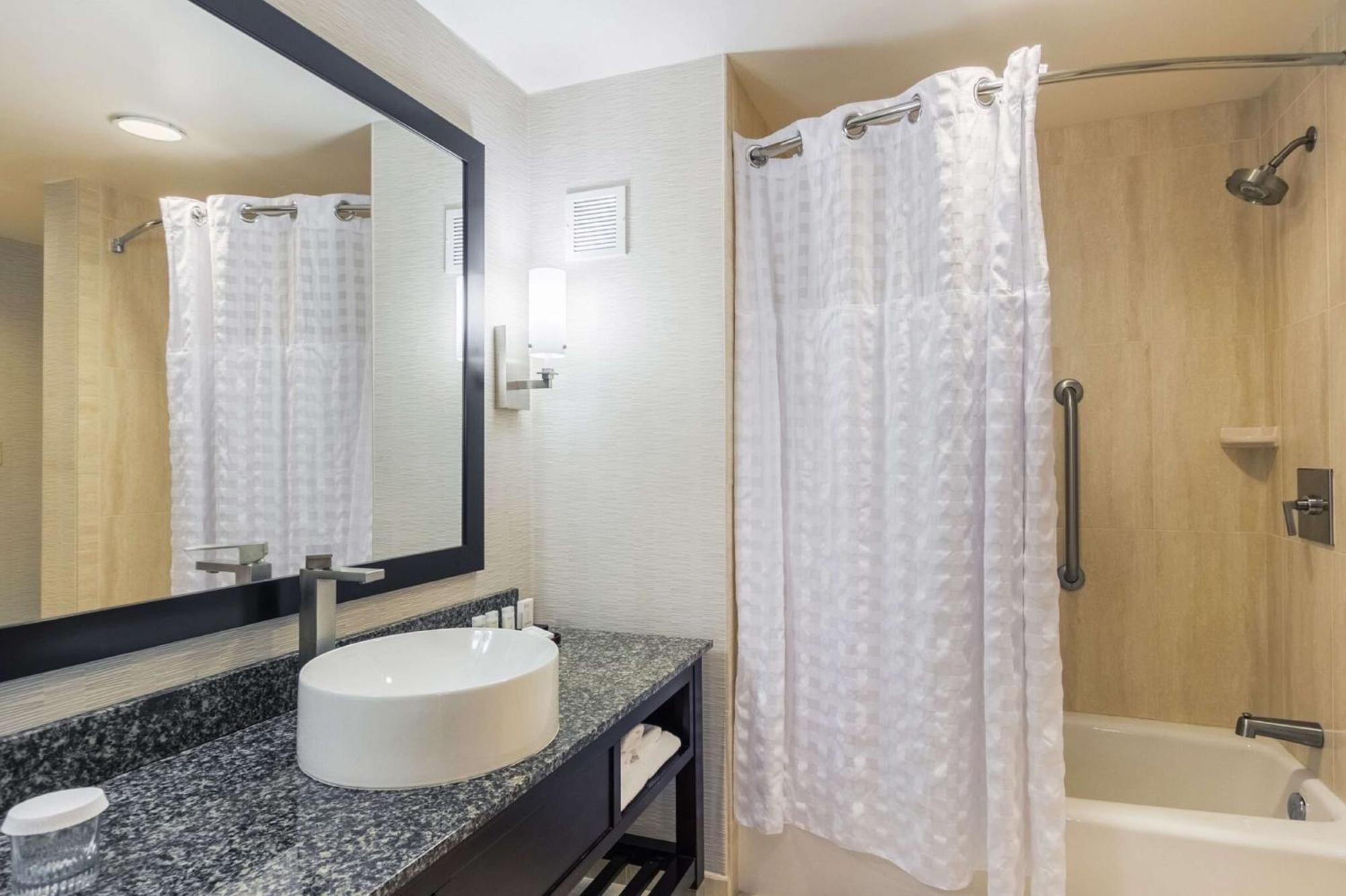 Embassy Suites By Hilton Newark Airport Elizabeth Luaran gambar