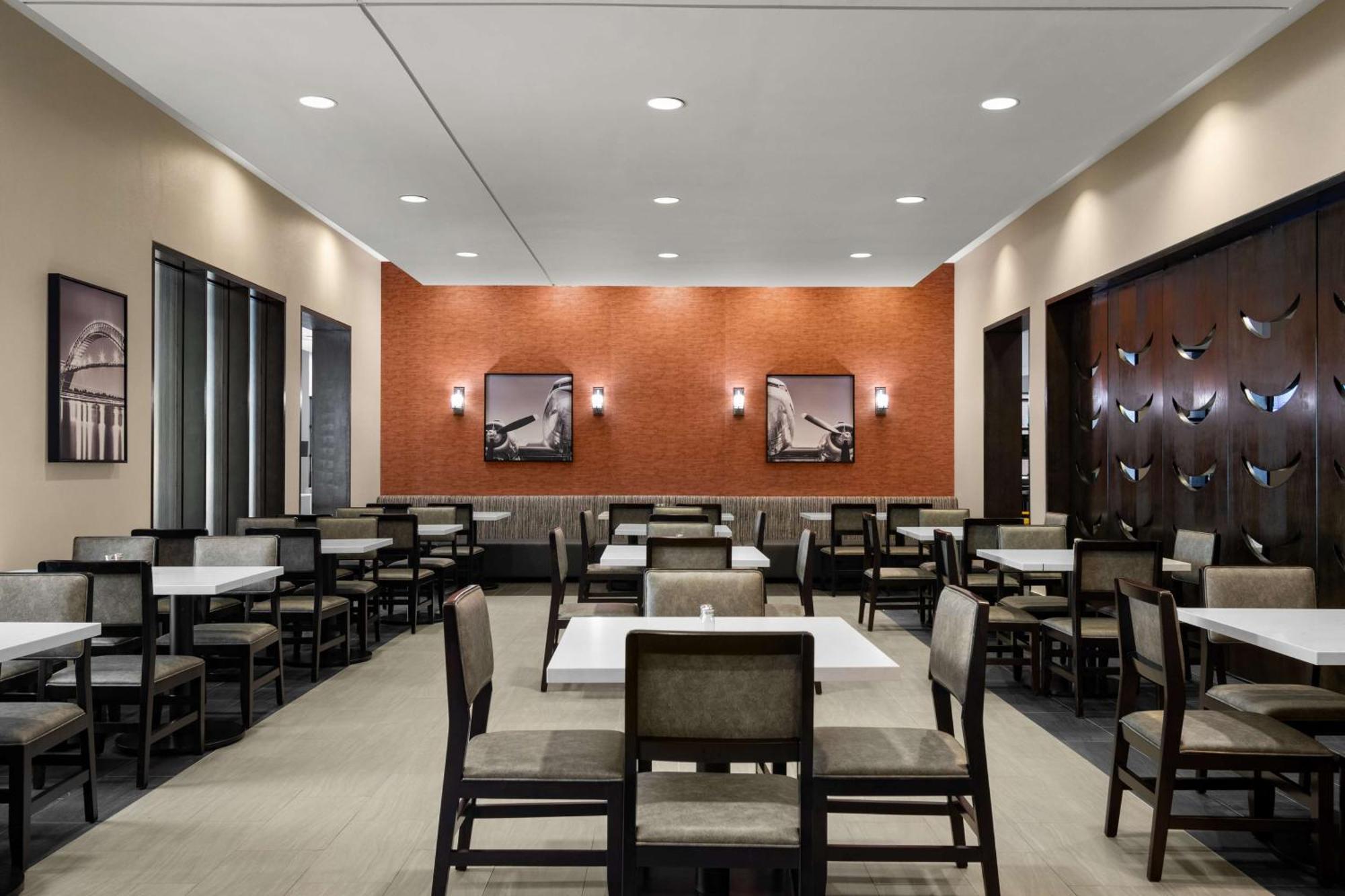 Embassy Suites By Hilton Newark Airport Elizabeth Luaran gambar