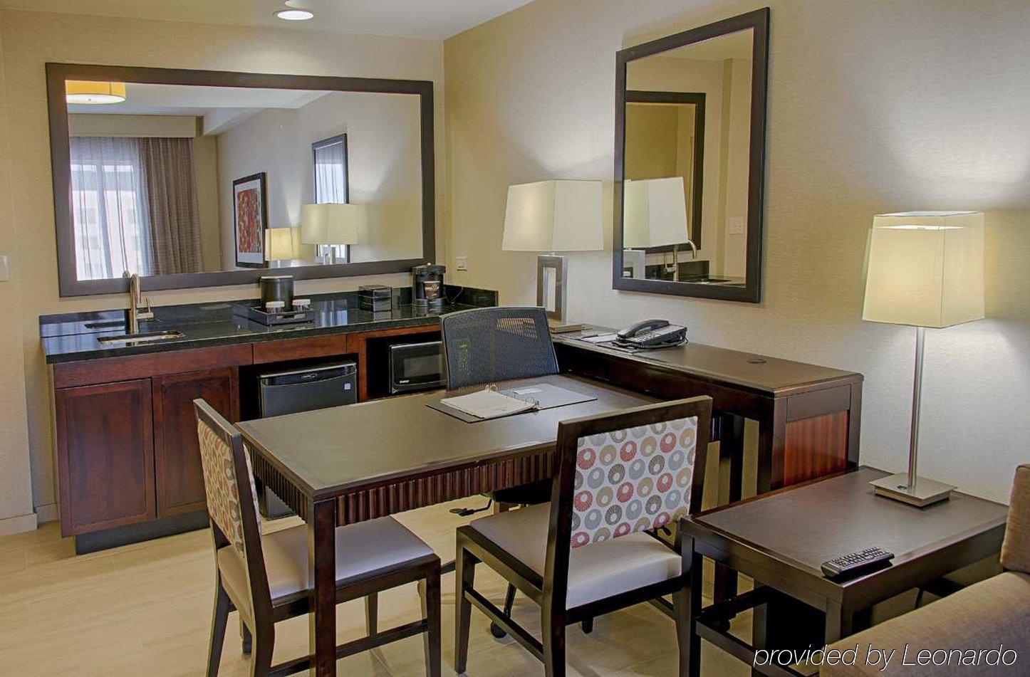 Embassy Suites By Hilton Newark Airport Elizabeth Luaran gambar