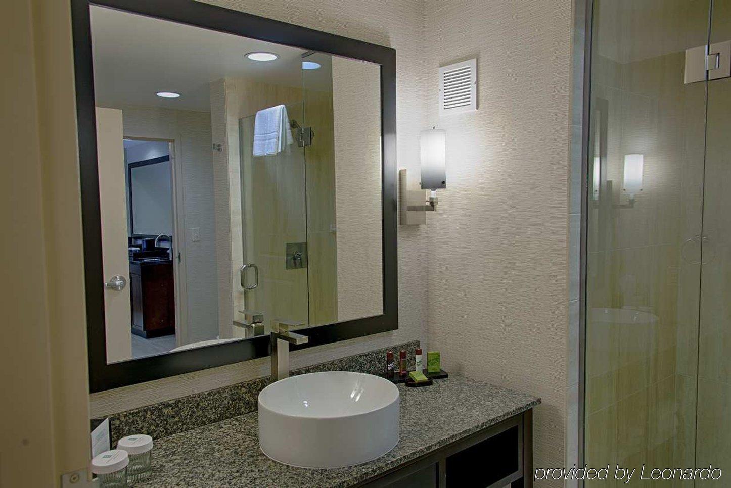 Embassy Suites By Hilton Newark Airport Elizabeth Luaran gambar