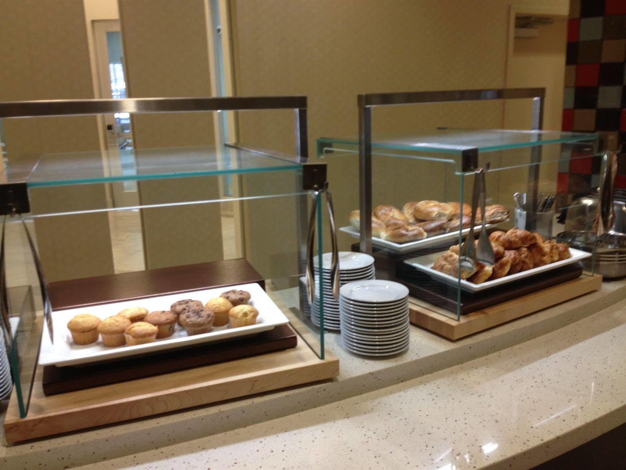 Embassy Suites By Hilton Newark Airport Elizabeth Luaran gambar